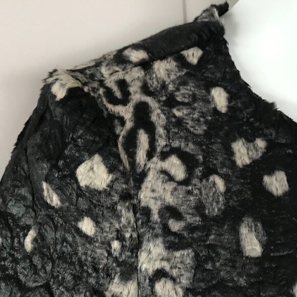 BCBGMaxAzria flattering textured tulum black/grey fun faux fur fitted top, xxs - Picture 8 of 16